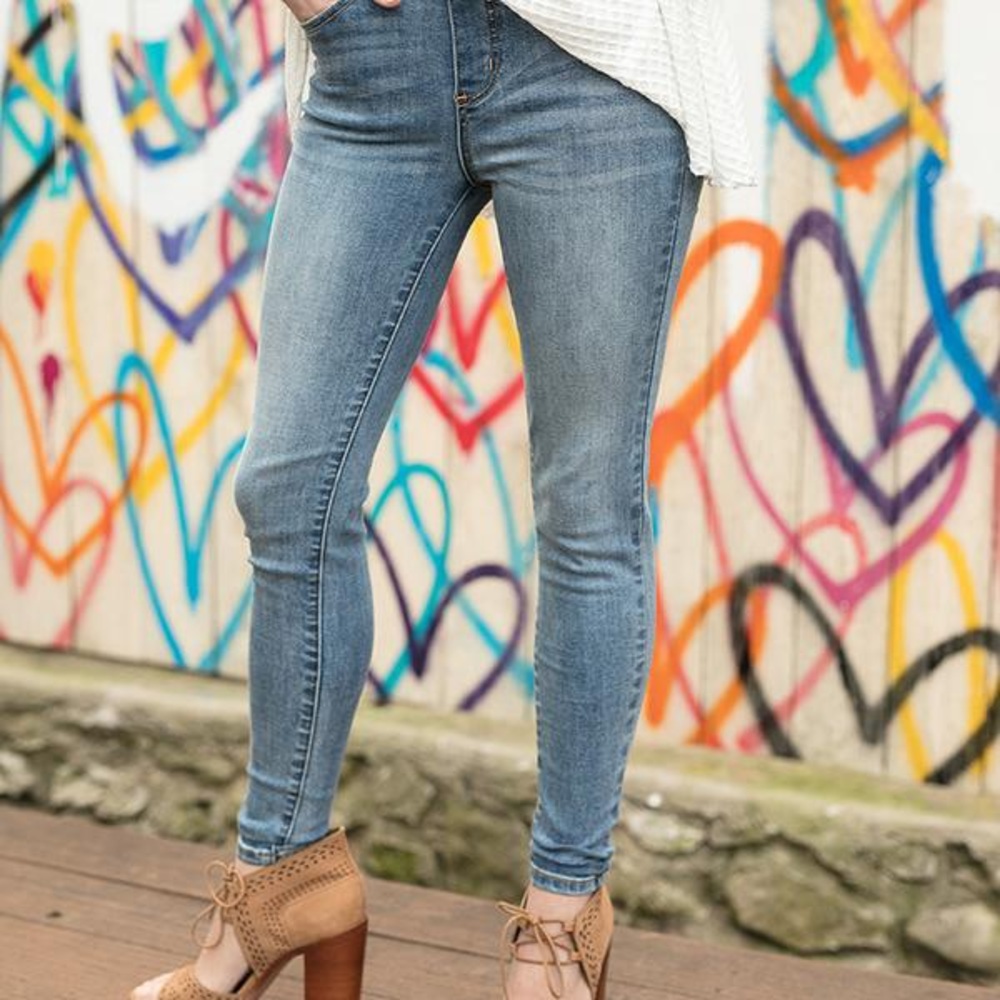 Grace & Lace Classic Mid Rise Jeggings